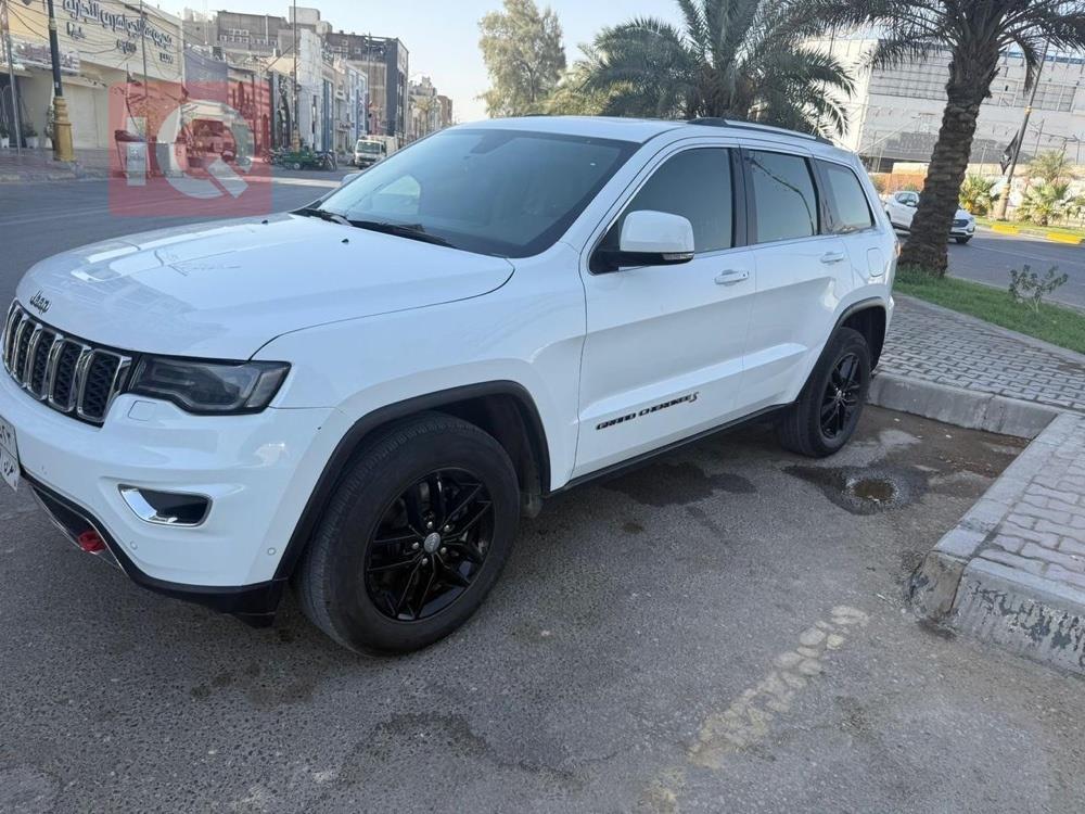 جیپ گراند شیرۆکی